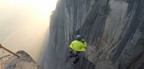 Ecco il rope jumping: ultima frontiera degli sport estremi