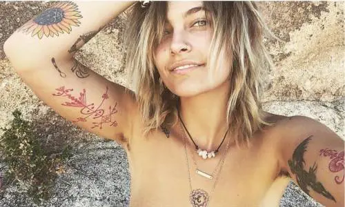 Paris Jackson in topless su Instagram