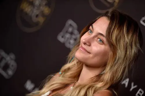 Paris Jackson topless: "Amo i miei rotolini"
