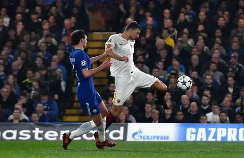 Due perle di Dzeko spaventano il Chelsea. Hazard salva Conte