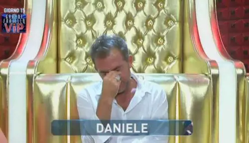 Gf Vip, il dolore di Bossari: "Non riesco a stare in piedi, non vedo niente"