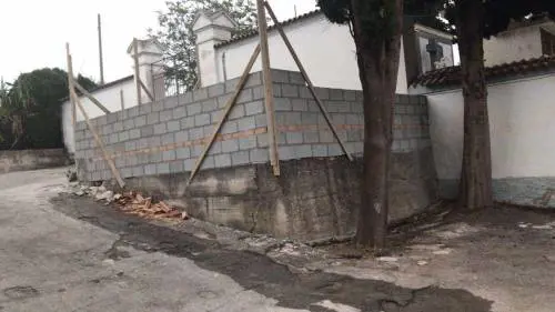 "Il cimitero non rispetta l'Islam", sepolta in un'aiuola