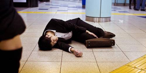 I nuovi kamikaze muoiono per lavoro: un'ossessione etica mina il Giappone