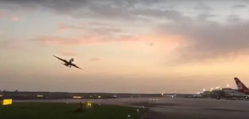 Air Berlin, scatta l'indagine per inchino a torre di controllo