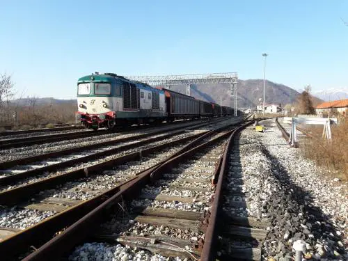 E i migranti assaltano treno che va a Lourdes