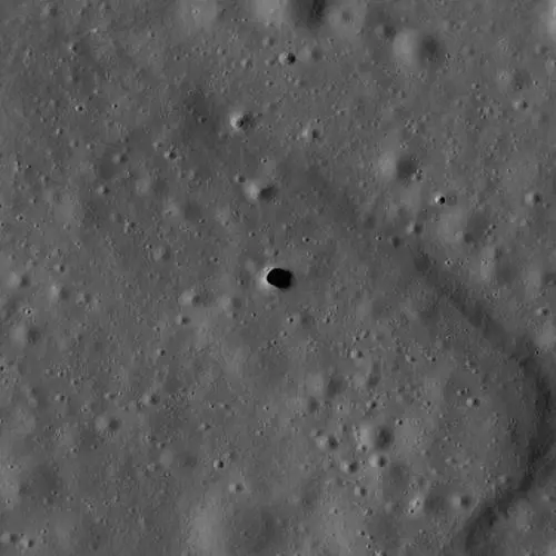 Scoperta un'enorme grotta sulla Luna: possibile rifugio per l'uomo