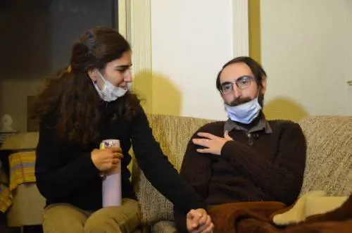 Domiciliari al maestro Özakça, che con il digiuno sfida Erdoğan