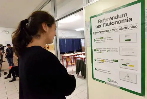 Gli emigrati all'estero ritornano per votare. E c'è anche la tv catalana
