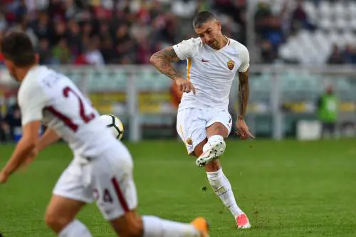 Kolarov inventa Perotti di rigore  La Roma vince