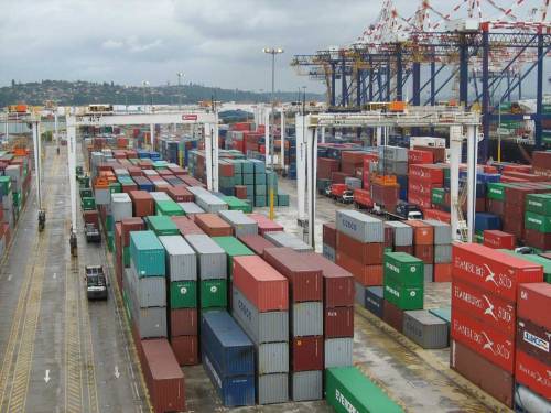 Container radioattivi nel porto di Genova: arresti e perquisizioni