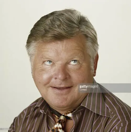 L'ex comico britannico Benny Hill accusato di molestie