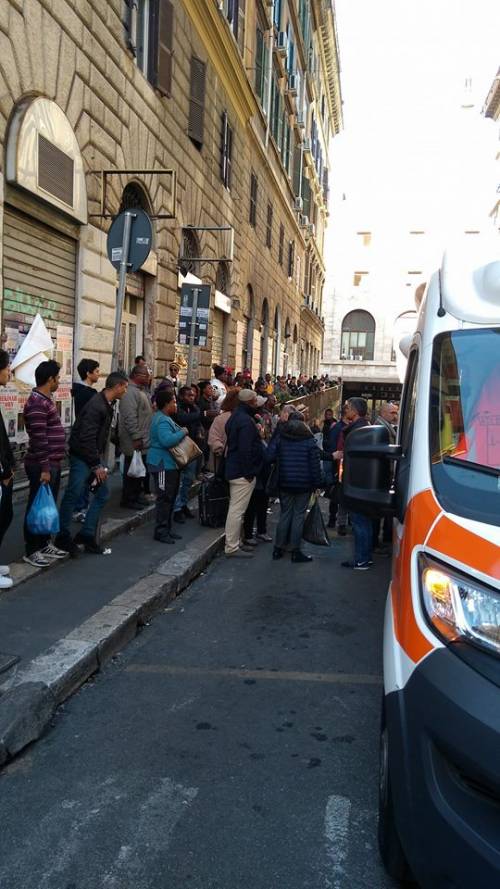 Roma, pusher si denuda per evitare l'arresto