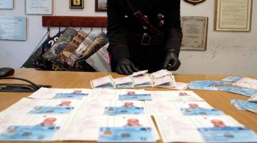 Napoli, falsificava documenti: ghanese arrestato