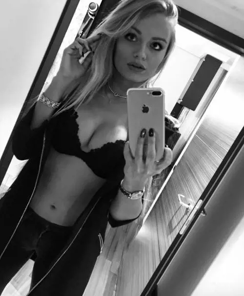 Mercedesz Henger, reggiseno bollente