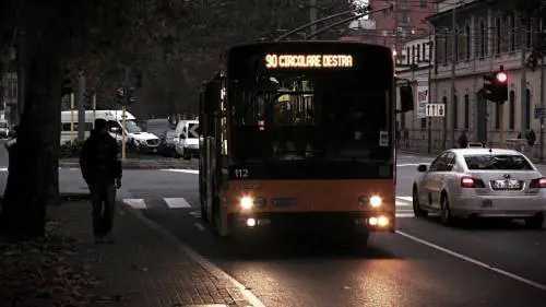 Autista del bus pestato da immigrato: "Fermato e subito rilasciato"