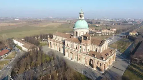 Sulle orme di Caravaggio tra santuari, ville e bresaole