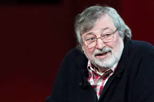 Guccini a gamba tesa: "Meloni violenta, urla sempre"