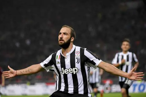 Higuain salta il Napoli:  ​deve operarsi a una mano