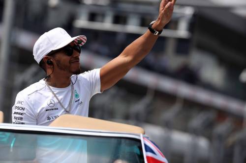 Hamilton quattro volte campione del mondo: "Ringrazio la mia famiglia e la Mercedes"