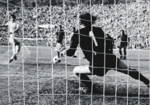 Pistole, vittorie e rigori Per una partita si può anche uccidere