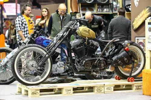 Eicma, rombano le moto E dai Navigli a Lambrate i biker invadono la città