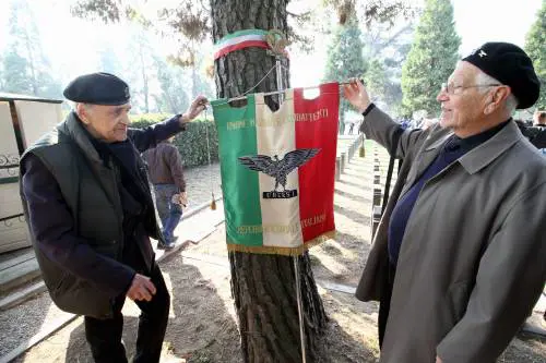 Democrazia salva. Già denunciati i saluti romani dei reduci 90enni