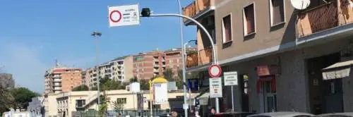 Non solo buche. A Roma è allarme incidenti per colpa della segnaletica deteriorata