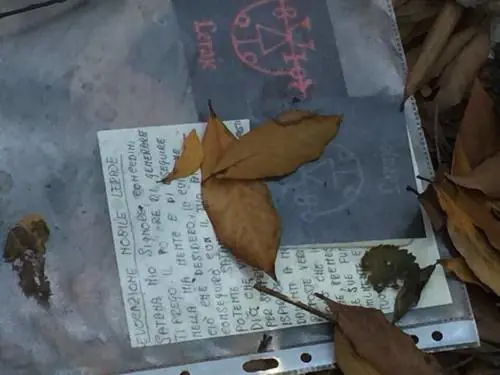 Halloween, resti di riti satanici nel parco di Villa Pamphilj