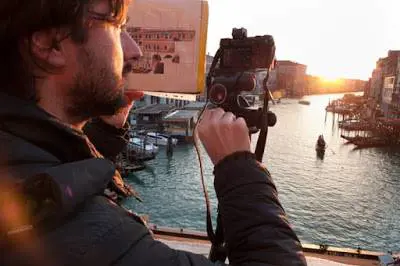 Migliaia di scatti per (ri)scoprire Venezia dal ponte di Rialto