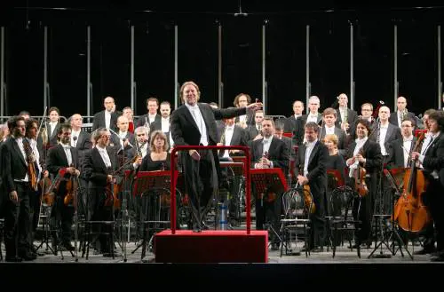 Più tour e più libertà: la strategia di Chailly rilancia la Filarmonica