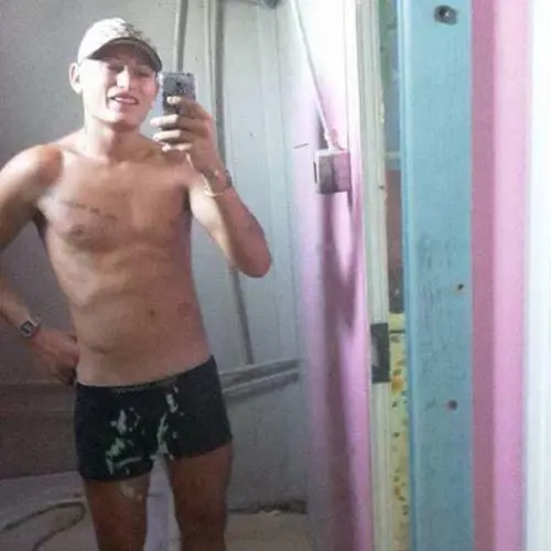 Stupro Roma, la foto della donna in manette sul profilo di Alessio il Sinto