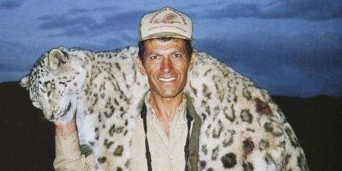 Cacciatore uccide raro leopardo delle nevi e scatena l'ira degli animalisti
