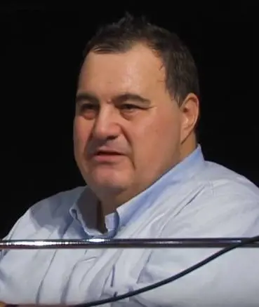 Pietro Cheli, critico ironico e intellettuale globetrotter