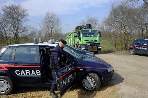 Macabra scoperta nel Vercellese: trovato cadavere in una valigia