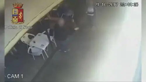 Torino, lite furibonda in un bar: botte da orbi tra cinque romeni