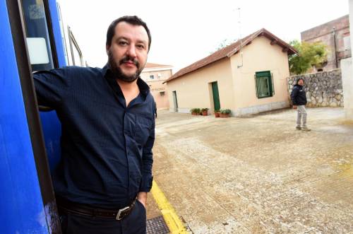 Ostia, Salvini si smarca da Casapound: "Certi voti io non li prendo"