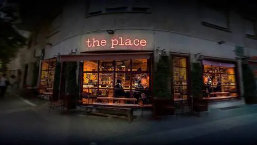 "The Place", perfetti sconosciuti in balia di demoni e desideri