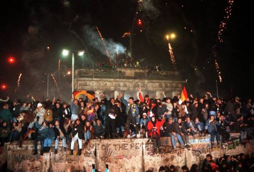 Berlusconi ricorda il crollo del Muro di Berlino