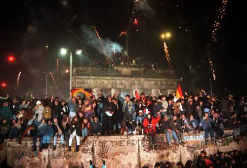 Berlusconi ricorda il crollo del Muro di Berlino