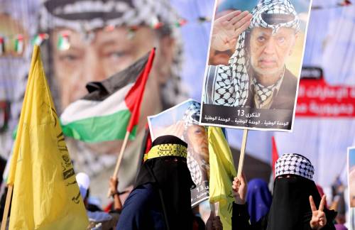 I palestinesi festeggiano l'anniversario della morte di Arafat
