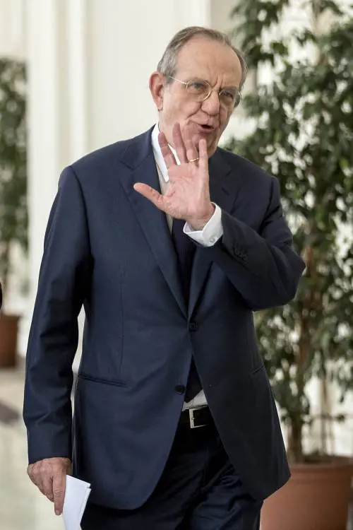 La gufata di Padoan: "Senza le coperture l’Europa ci punirà"