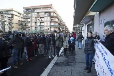 Ostia, sit-in dei giornalisti davanti alla palestra di Spada