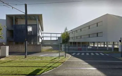 Francia, un'auto contro studenti: "Mi hanno ordinato di investirli"