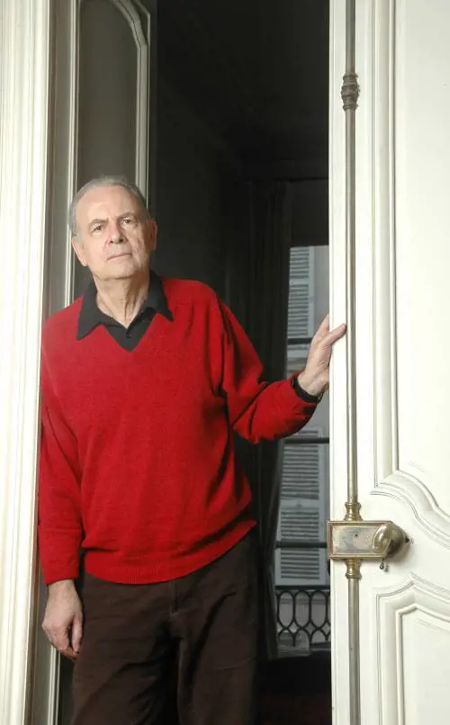 Modiano e le vite scritte con "Inchiostro simpatico"