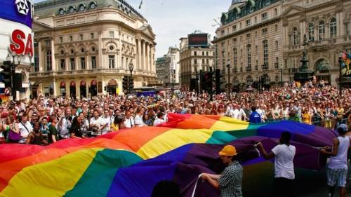 Contro la Brexit, Londra sposa i diritti dei gay