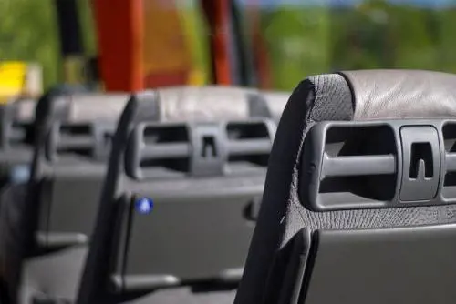 Palpeggiare una donna sul bus è considerato violenza sessuale