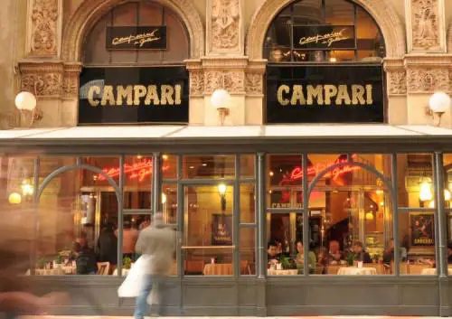 Campari: vendite in rialzo nel 2024, possibile impatto dazi fino a 100 mln
