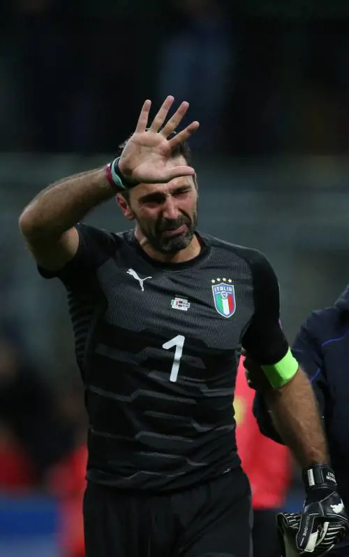 Juve, Buffon: "Dybala numero 1, Donnarumma? Pensi solo al campo"