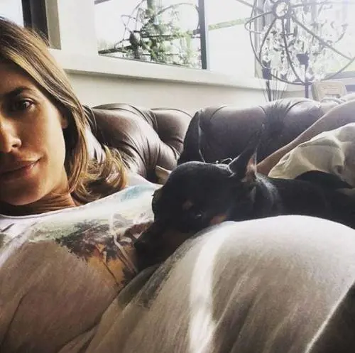La Canalis piange la morte del suo cane:   "Prego Dio di darti l’amore che io ho per te"