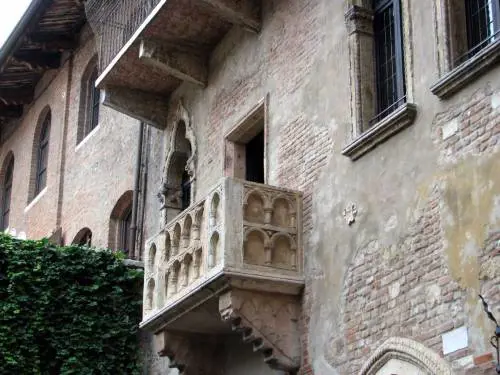 Il balcone di Giulietta torna quello di una volta